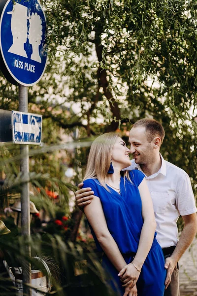 Happy couple in love hugging and kissing on the street old town. — Stock Photo, Image