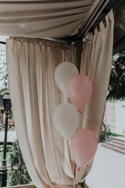 Kulki i balony w pokoju — Zdjęcie stockowe