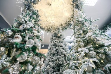 Noel ve mutlu yeni yıl dekorasyon. Noel arka plan w