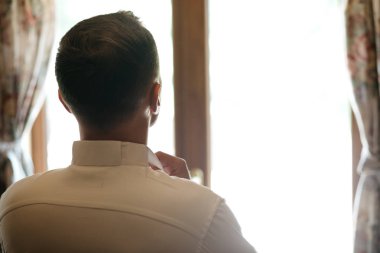 Düğün günü, düğün elbise. Sabah damadın. Damat sabah p