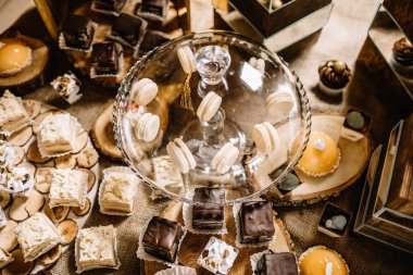 Çikolata. Lezzetli tatlı büfesi kekler. 