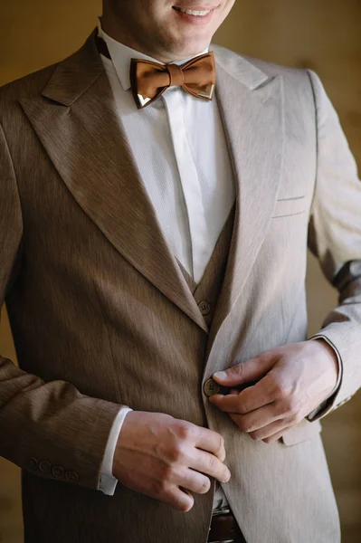 Giorno del matrimonio, abito da sposa. Buongiorno dello sposo. Sposo mattina p — Foto Stock