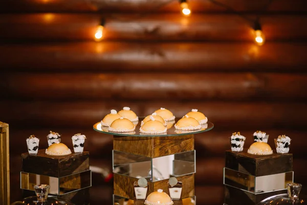 Candy Bar Delicioso Buffet Doce Com Cupcakes Buffet Férias Doces — Fotografia de Stock