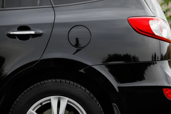 Black premium city crossover, luxury SUV rear light closeup. — Stock Photo, Image