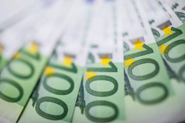 Para. Euro banknot kapatın. Birkaç yüz euro banknot.