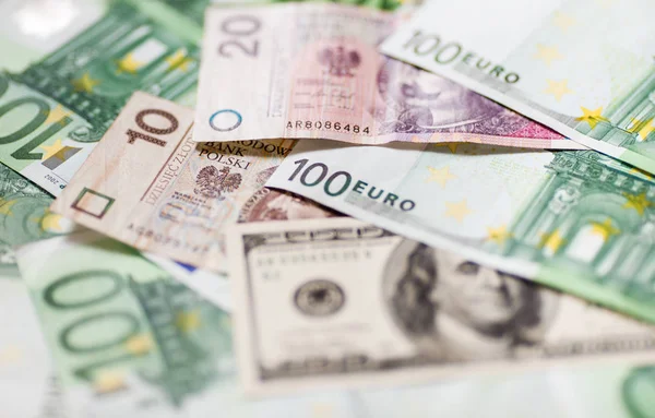 Dinero en euros. Fondo en efectivo en euros. Varios cientos de billetes en euros — Foto de Stock