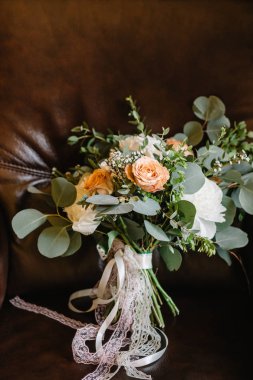 Düğün. Floristics.The gelin buketi. Düğün buketi, güzel yaz düğün buket A muhteşem düğün buket bir iskemle.