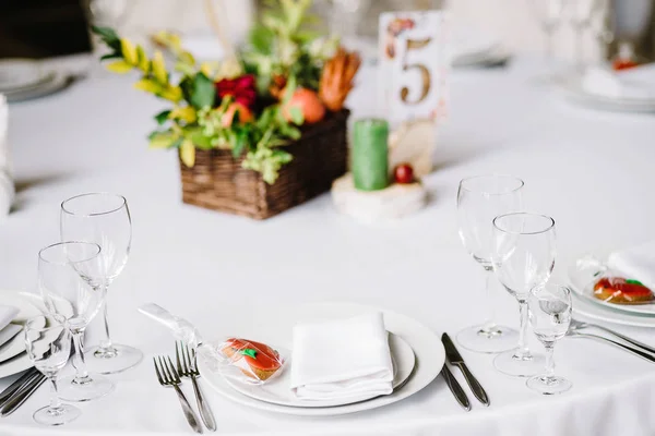 Table setting for an event party or wedding reception. — Stock Photo, Image