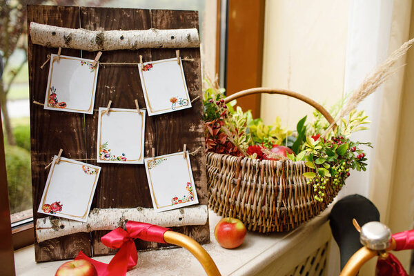 Оригинальное свадебное цветочное украшение.
