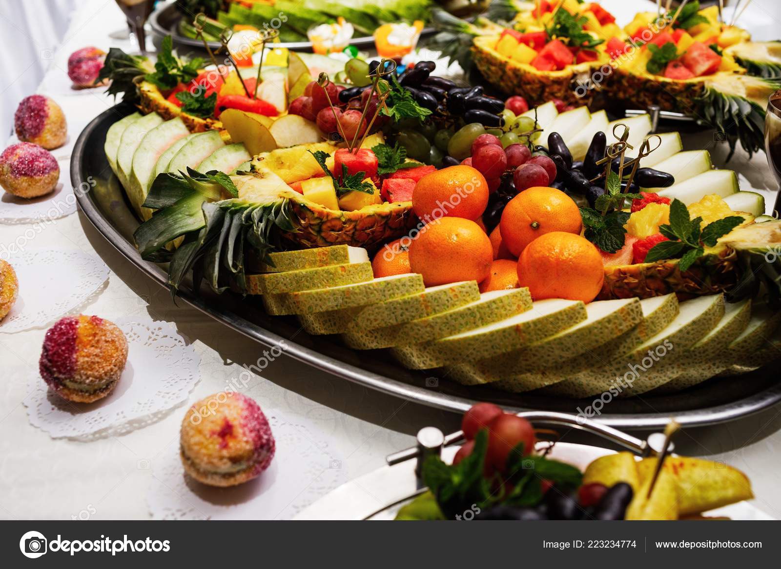 Stylish Luxury Catering Party Decor Table Fruits Wedding Reception