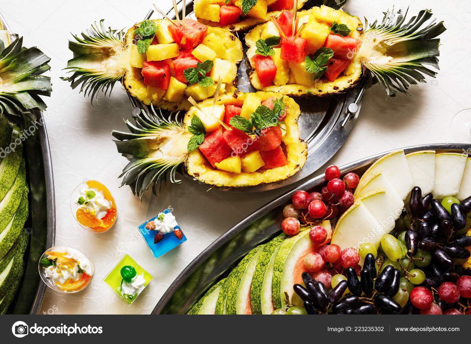 Stylish Luxury Catering Party Decor Table Fruits Wedding Reception
