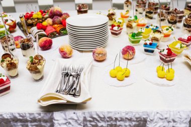 Çikolata. Lezzetli tatlı büfesi kekler. 