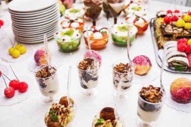 Çikolata. Lezzetli tatlı büfesi kekler. 