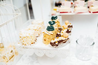 Parti için farklı tatlılar tablo. Şeker çubuğu. 