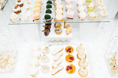 Parti için farklı tatlılar tablo. Şeker çubuğu. 