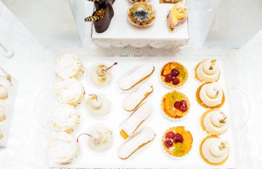 Parti için farklı tatlılar tablo. Şeker çubuğu. 