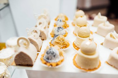 Parti için farklı tatlılar tablo. Şeker çubuğu. 