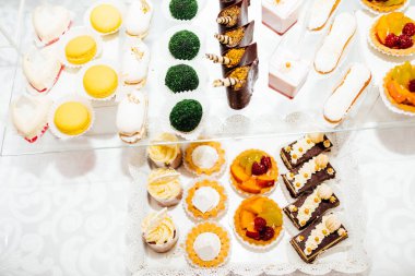 Parti için farklı tatlılar tablo. Şeker çubuğu. 