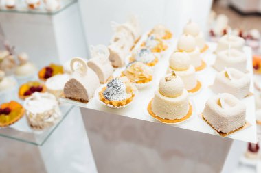 Parti için farklı tatlılar tablo. Şeker çubuğu. 