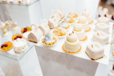 Parti için farklı tatlılar tablo. Şeker çubuğu. 