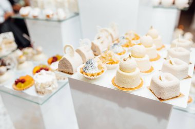 Parti için farklı tatlılar tablo. Şeker çubuğu. 