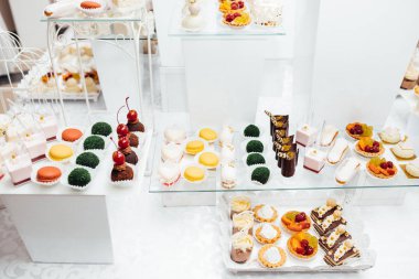 Parti için farklı tatlılar tablo. Şeker çubuğu. 