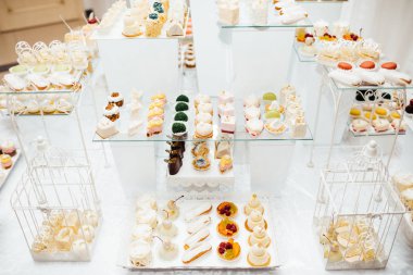 Parti için farklı tatlılar tablo. Şeker çubuğu. 