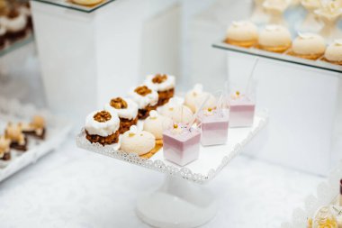 Parti için farklı tatlılar tablo. Şeker çubuğu. 