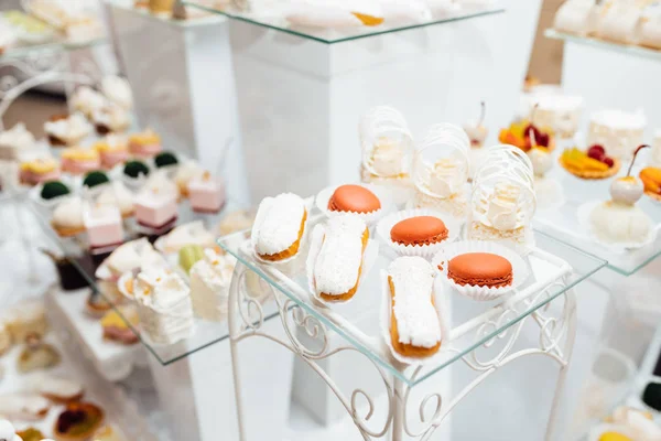 Parti için farklı tatlılar tablo. Şeker çubuğu. 