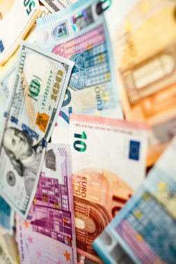 Para para, euro ve Amerikan dolar para birimi.