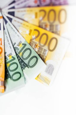 Para para, euro ve Amerikan dolar para birimi.