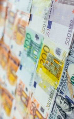 Para para, euro ve Amerikan dolar para birimi.