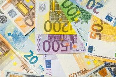 Para para, euro ve Amerikan dolar para birimi.