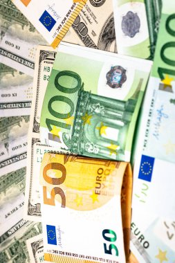 Para para, euro ve Amerikan dolar para birimi.