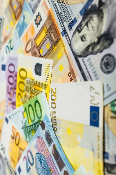 Para para, euro ve Amerikan dolar para birimi.