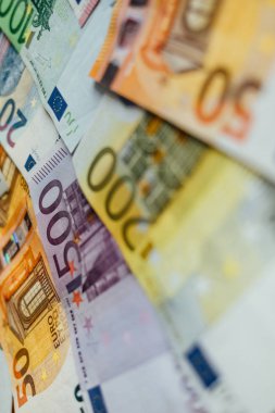 Para para, euro ve Amerikan dolar para birimi.