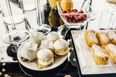 Kutlama masa, Ziyafet tablo çikolata ile.