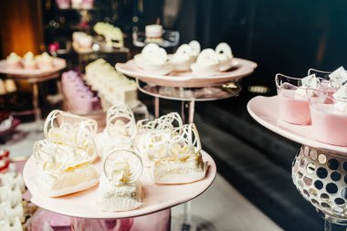 Kutlama masa, Ziyafet tablo çikolata ile.