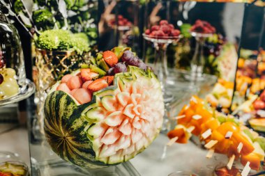 Kutlama masa, Ziyafet tablo çikolata ile.