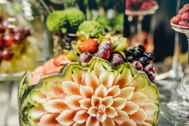 Kutlama masa, Ziyafet tablo çikolata ile.