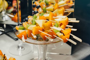 Kutlama masa, Ziyafet tablo çikolata ile.