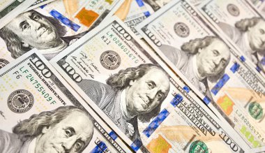 Para kapatın. Amerikan Doları ve euro faturaları.