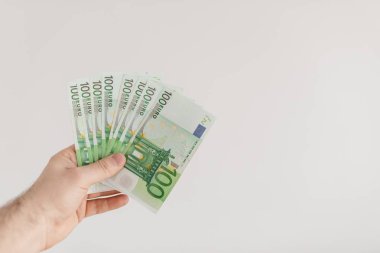 Euro banknot erkek elinde. Euro nakit arka plan.
