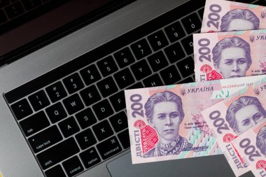 Ukrayna parası. Ukrayna Hrivniaları 'nın banknotu. 200 Hryvnia banknotunun geçmişi.