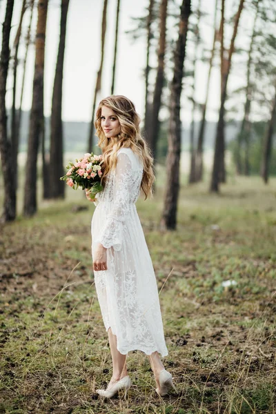 Beautiful Bride Portrait Forest — Stock Photo, Image