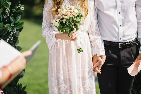 Belo Casal Jovem Cerimônia Casamento — Fotografia de Stock