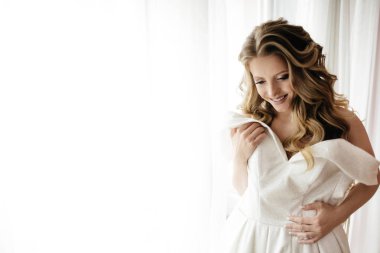 Sabah hazırlık. Makyaj. Muhteşem gelin portre. güzel gelin fotoğraf .