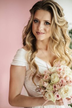 Sabah hazırlık. Makyaj. Muhteşem gelin portre. güzel gelin fotoğraf .