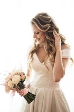 Sabah hazırlık. Makyaj. Muhteşem gelin portre. güzel gelin fotoğraf .