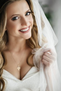 Sabah hazırlık. Makyaj. Muhteşem gelin portre. güzel gelin fotoğraf .